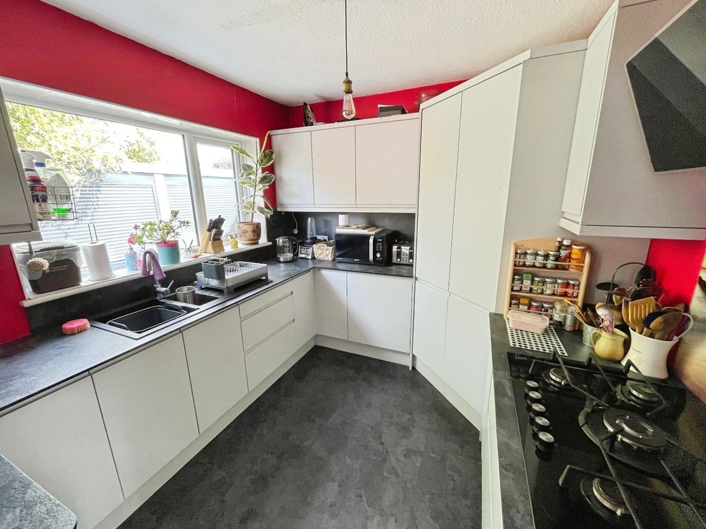 Property photo 2 of 15 Picture No. 12