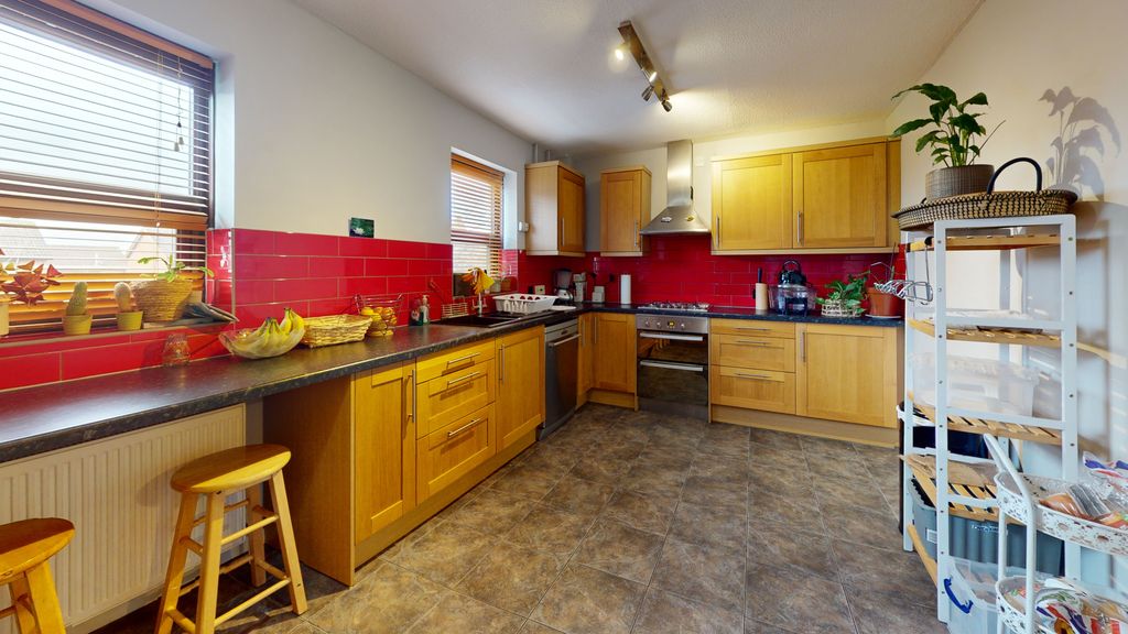 Property photo 3 of 22 Kitchen (26)