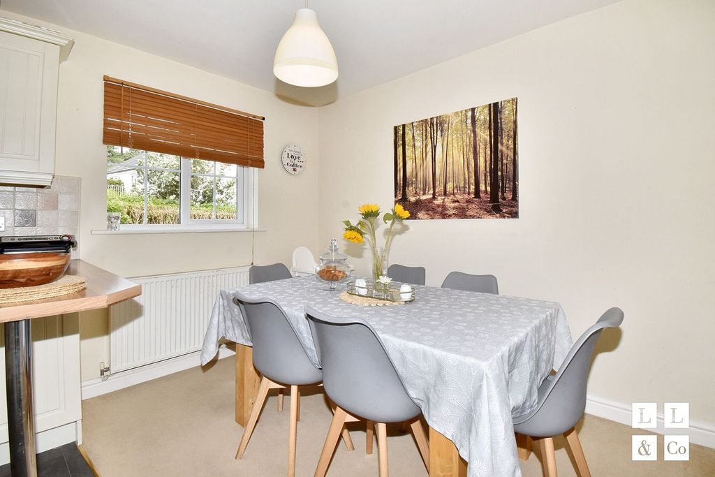 Property photo 3 of 24 Middle Floor Kitchen Diner