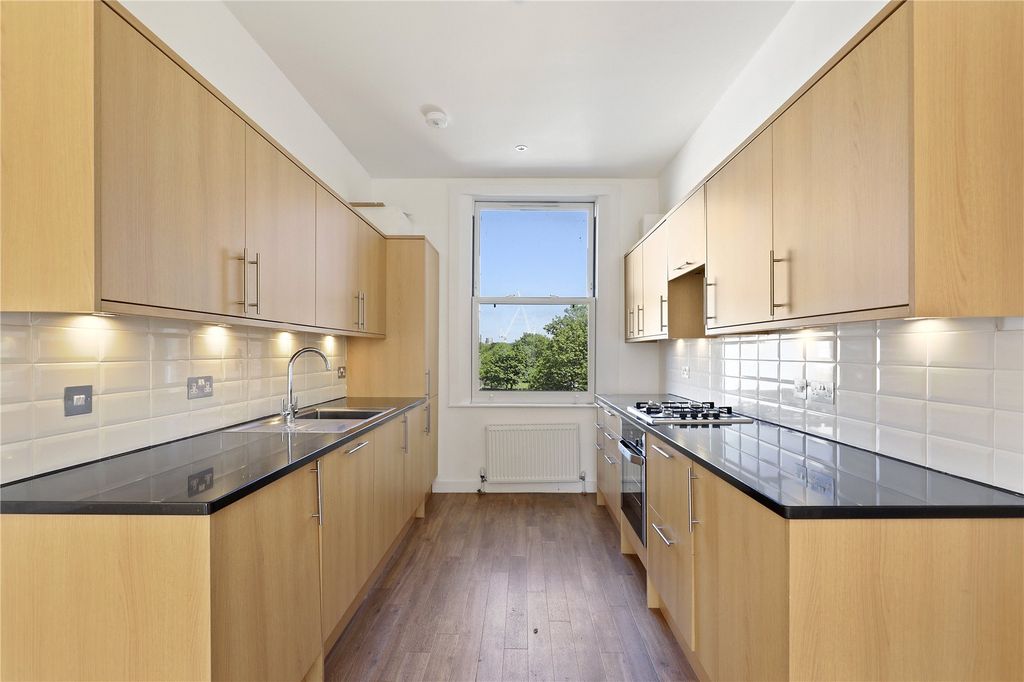 Property photo 2 of 7 Kitchen