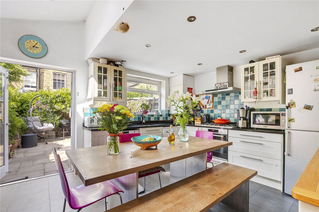 Property photo 3 of 11 Picture No. 12