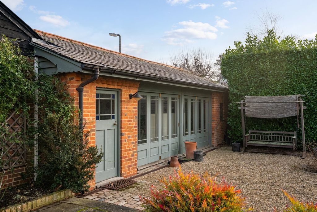 Property photo 2 of 27
