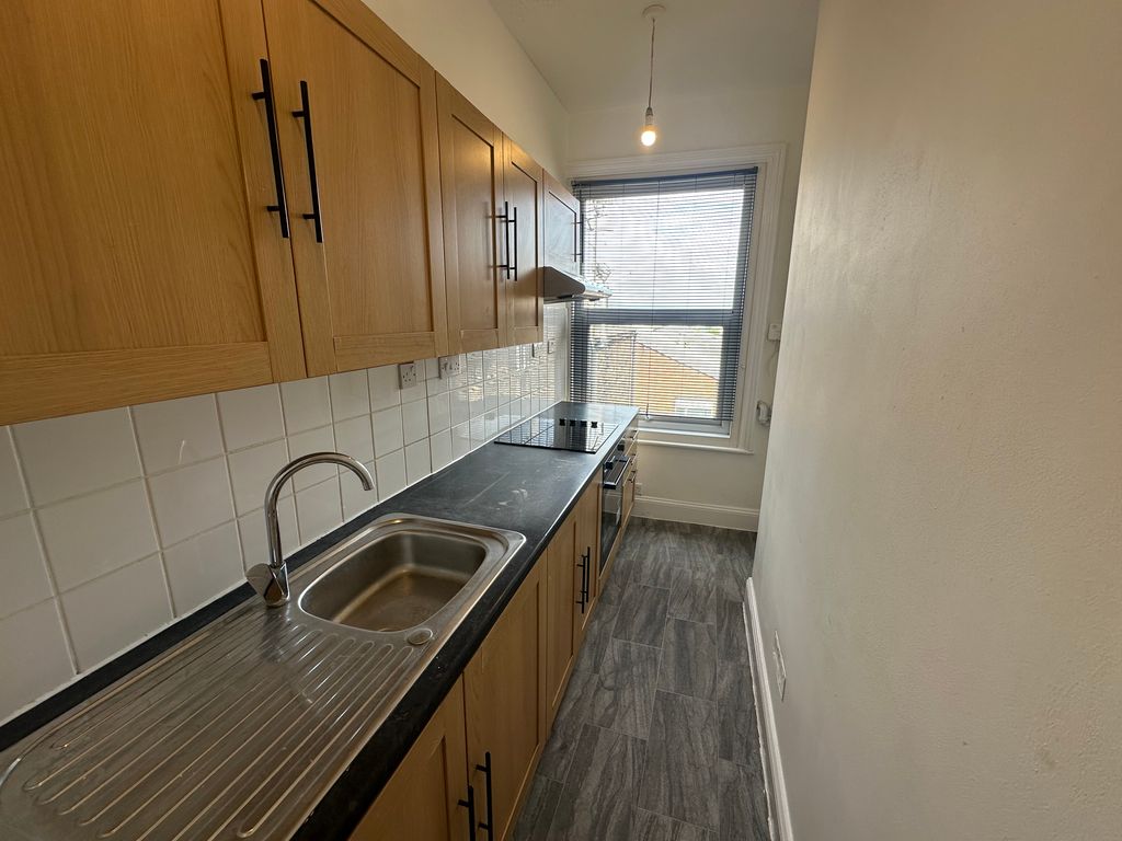 Property photo 2 of 7 Kitchen