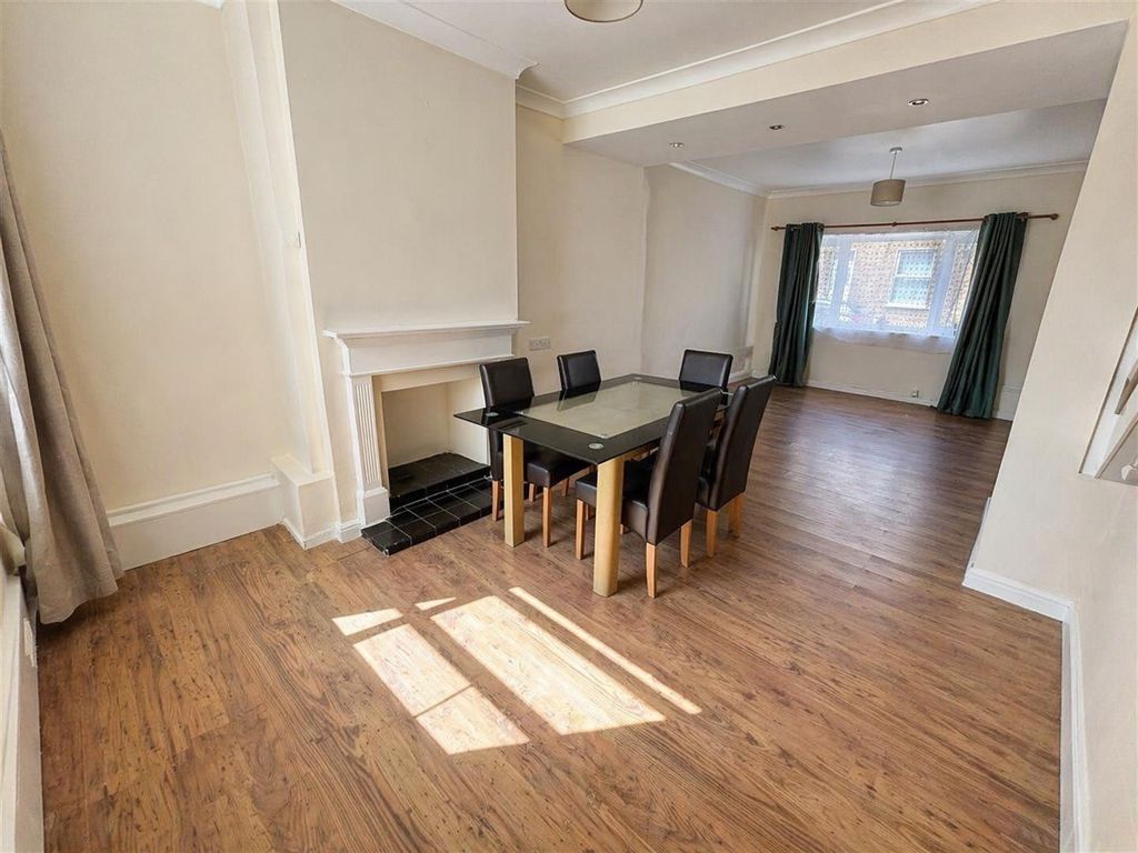 Property photo 2 of 9 Lounge/Diner