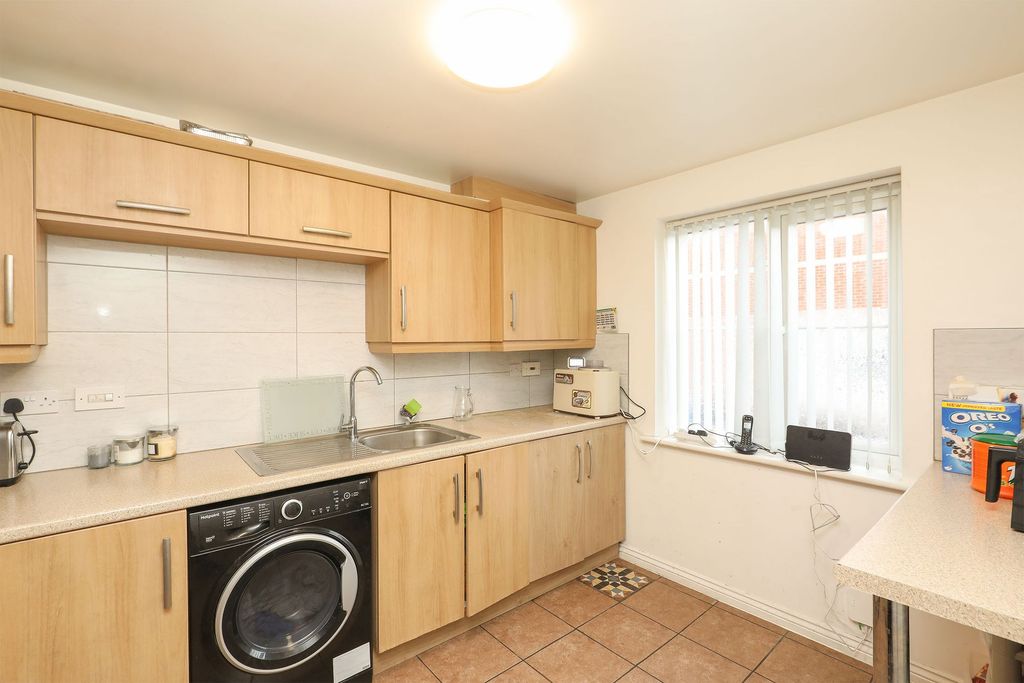 Property photo 3 of 18