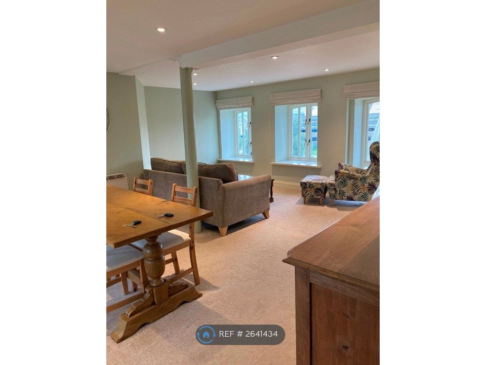 Property photo 1 of 17 Lounge