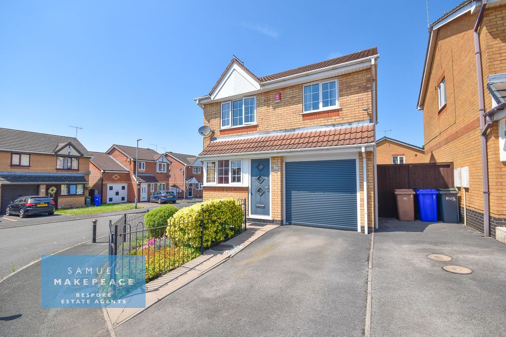 Property photo 1 of 18 Well-Proportioned Three Bedroom Detached Property