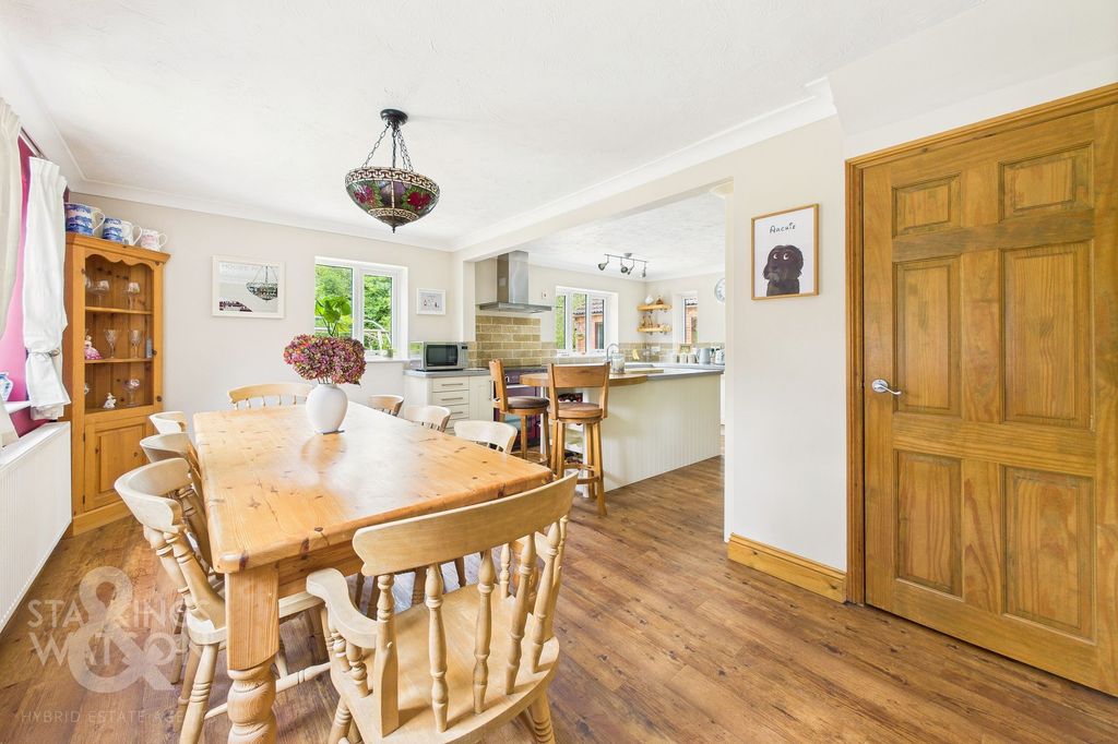 Property photo 2 of 35