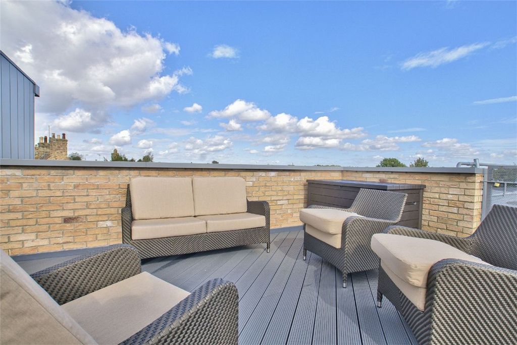 Property photo 2 of 19