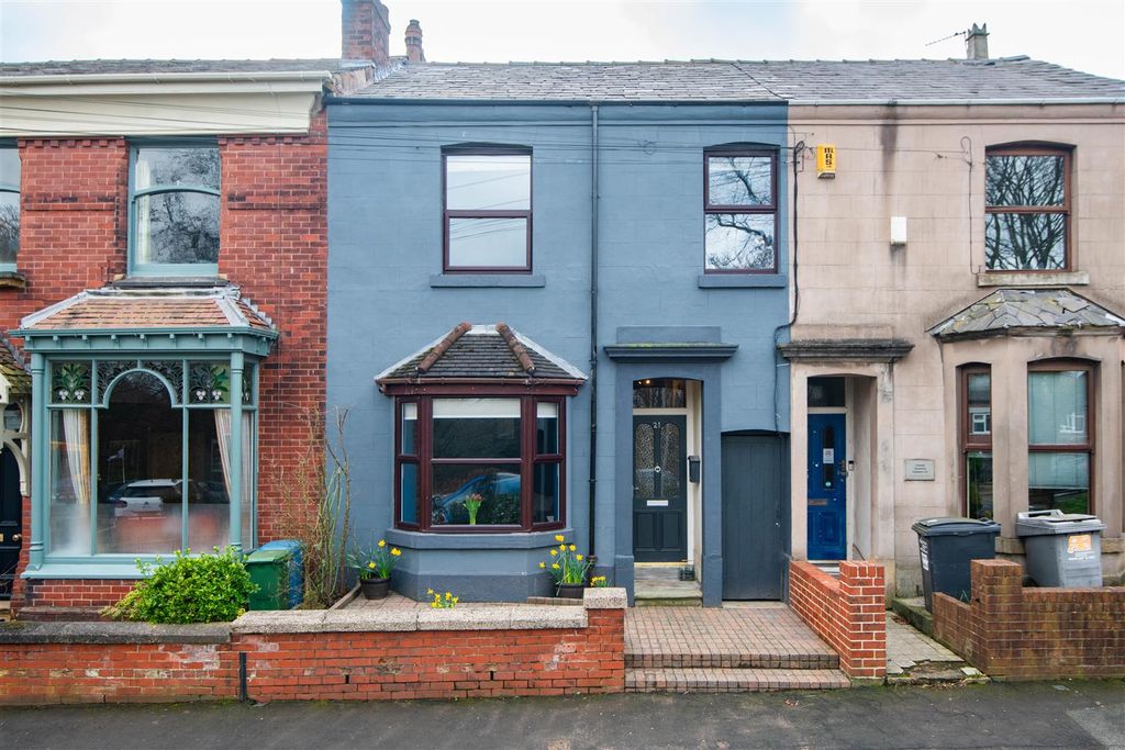 Property photo 1 of 18 Front External