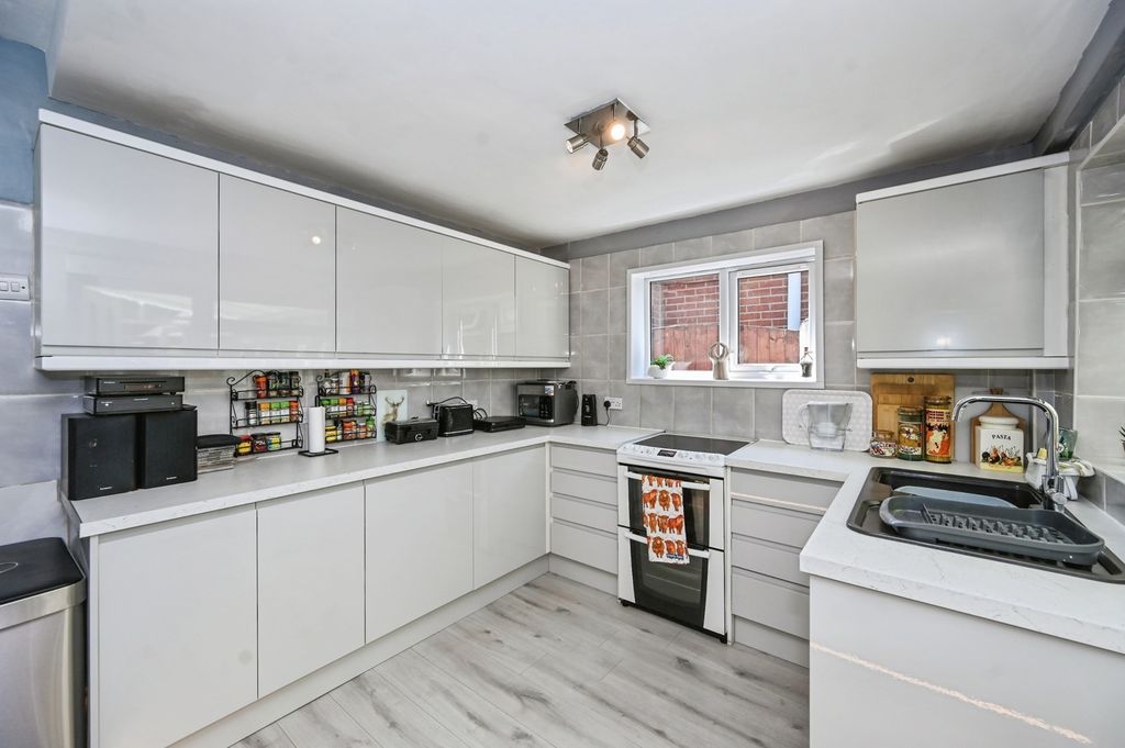 Property photo 3 of 17 Pbox-Img.Jpg