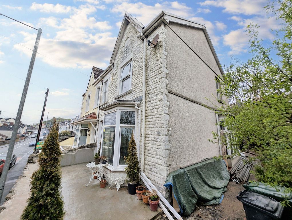 Property photo 1 of 28