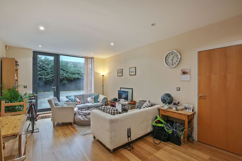 Property photo 2 of 8