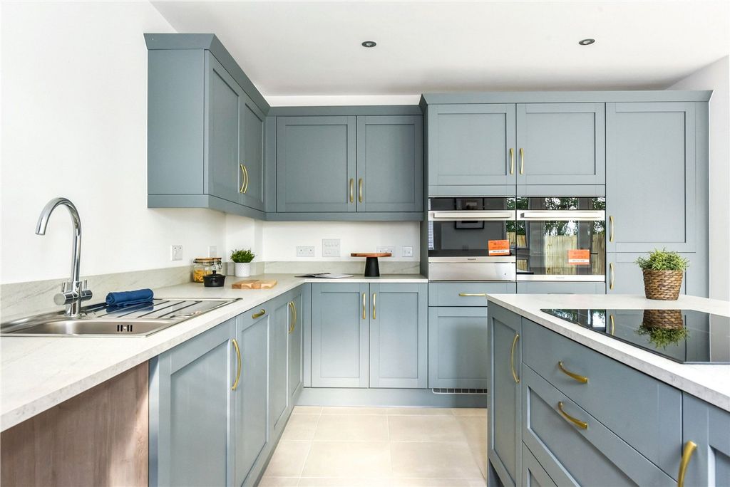 Property photo 2 of 19 Show Home