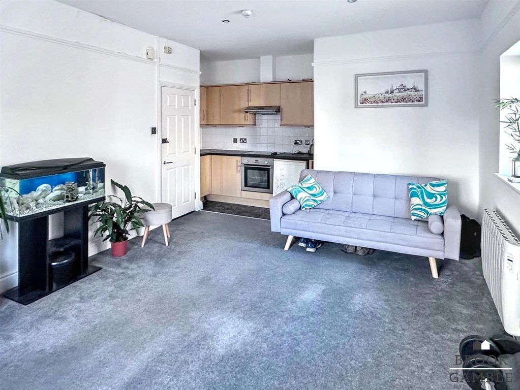 Property photo 2 of 6 01323 438506