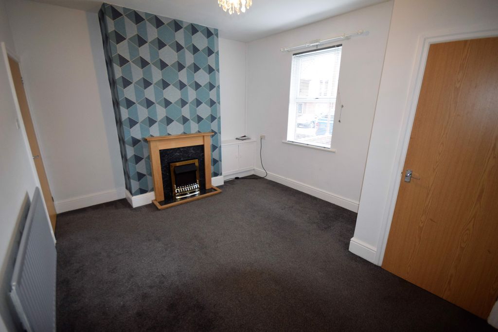 Property photo 3 of 10 Living Room