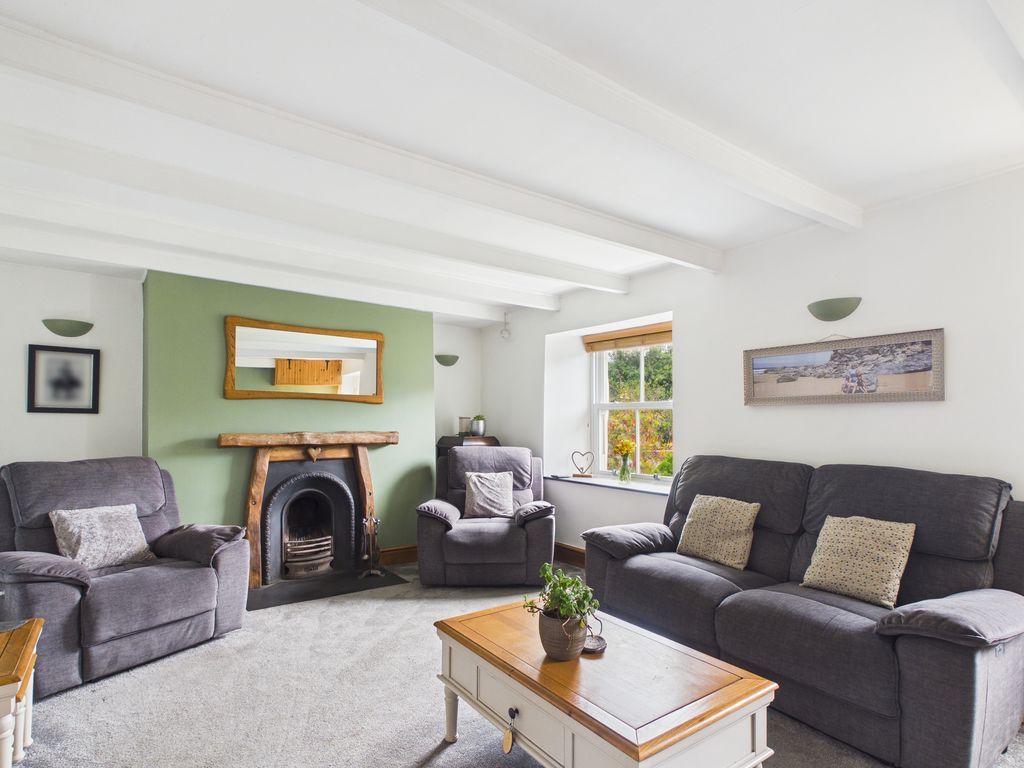 Property photo 2 of 13 Lounge