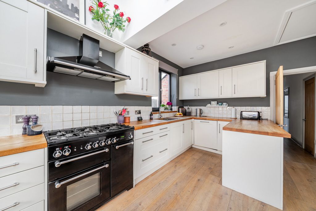 Property photo 3 of 19 1447228-11-69E11d...