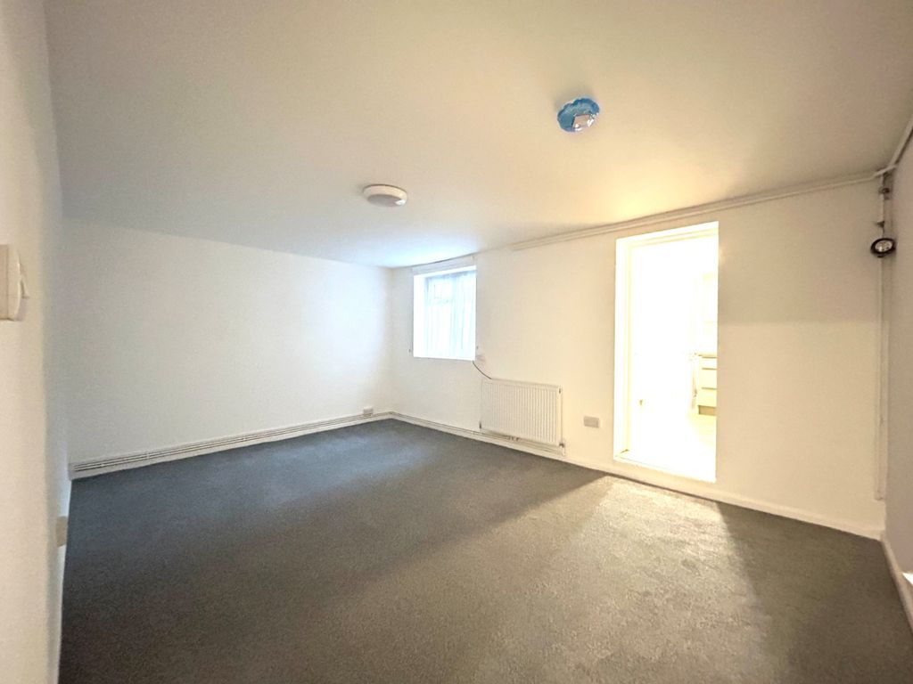 Property photo 3 of 6 Picture 3