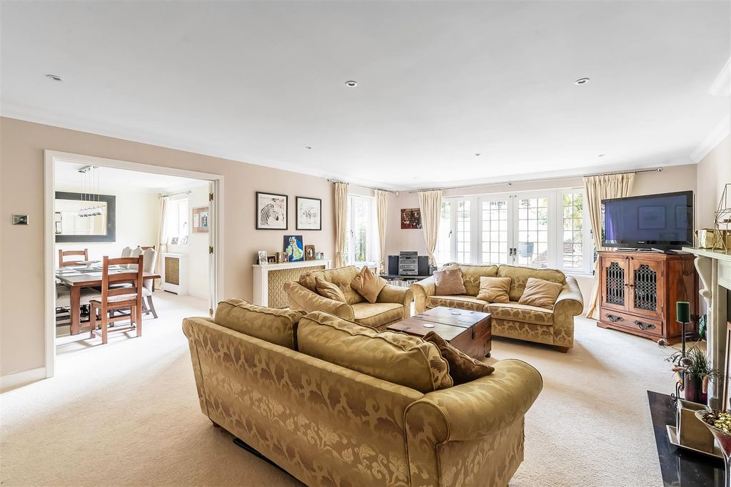 Property photo 3 of 36 31-Grays-Lane-3.Jpg