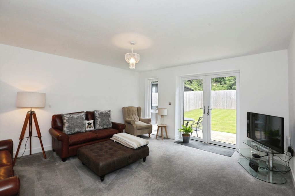 Property photo 2 of 16 Photo