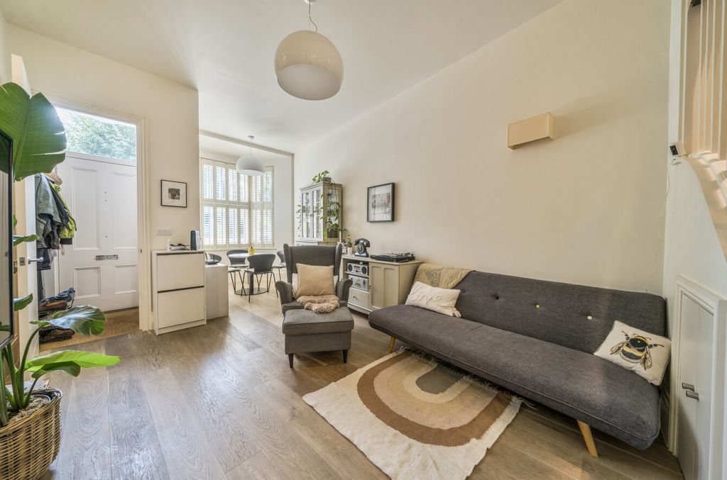 Property photo 3 of 15 1329870-8-6883674...