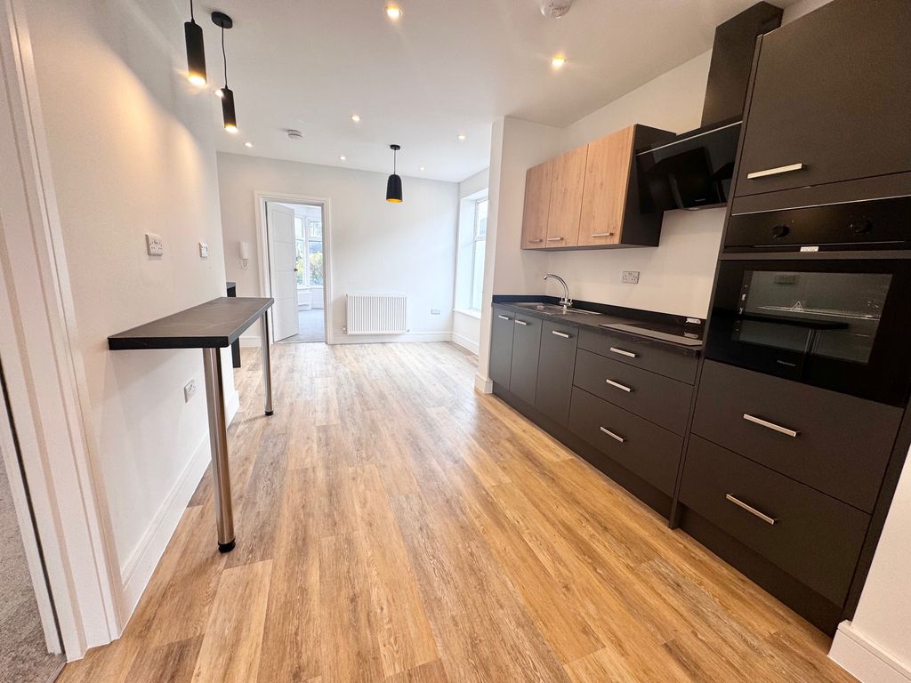 Property photo 1 of 17 Image