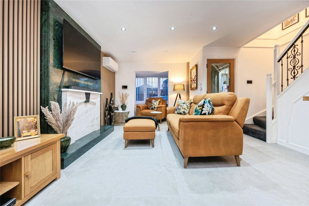 Property photo 2 of 46 Picture No. 07