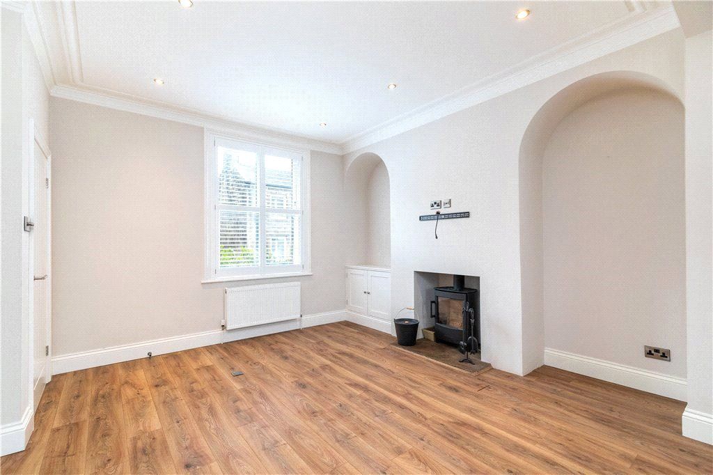 Property photo 3 of 11 Sitting Room
