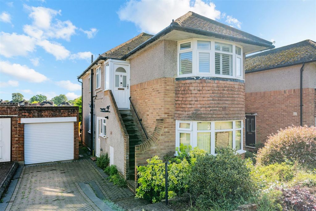 Property photo 1 of 15 Stamford Green Road