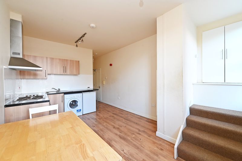 Property photo 3 of 9 Living Space