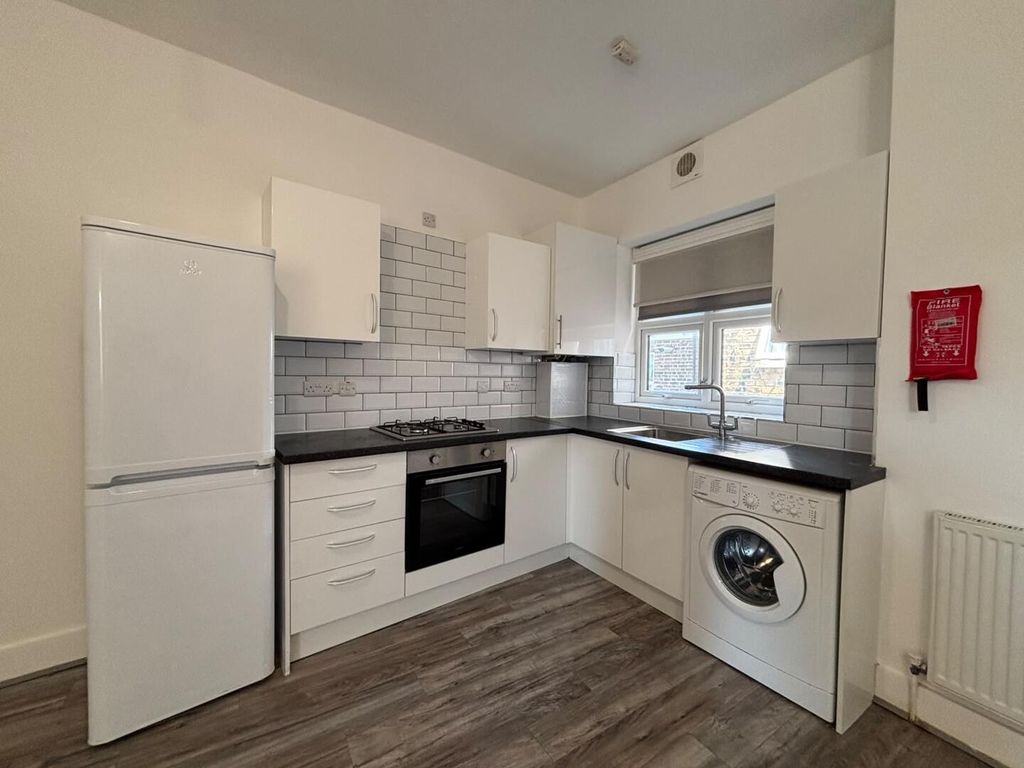 Property photo 2 of 8 Kitchen