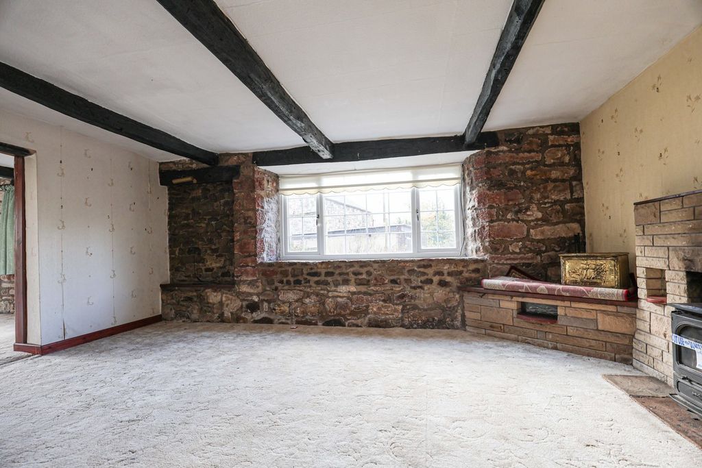 Property photo 3 of 16 Lounge