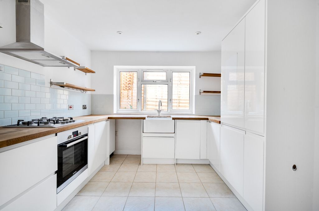 Property photo 2 of 21 1418351-9-69A16Ea...