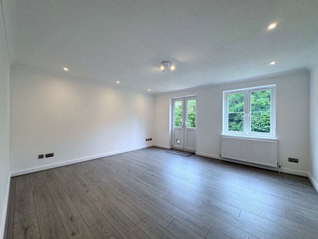 Property photo 1 of 11 Living/Dining Area