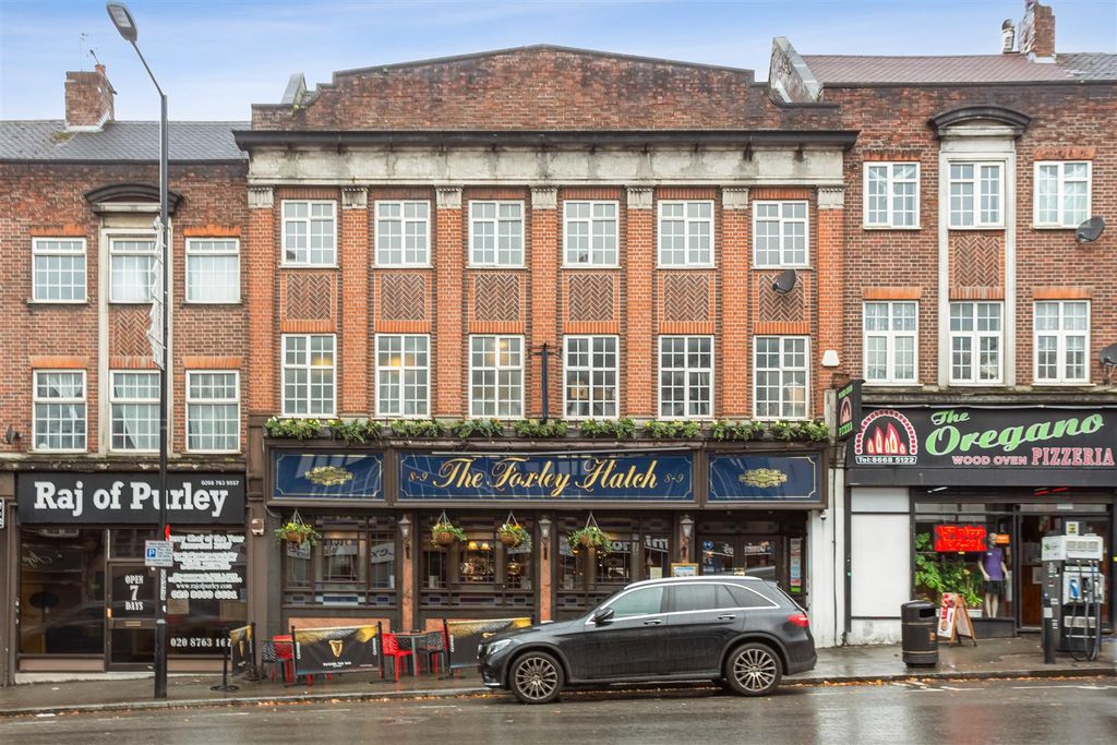 Property photo 2 of 6 8A Russell Parade 326747 02.Jpg