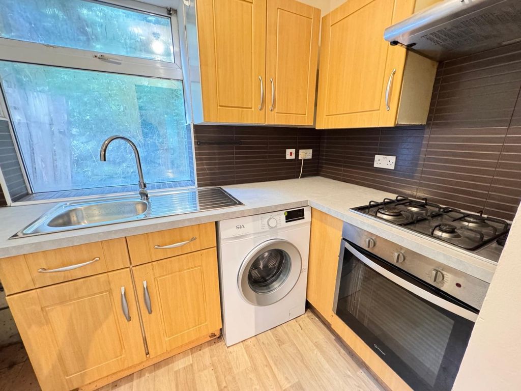 Property photo 3 of 9 4365522
