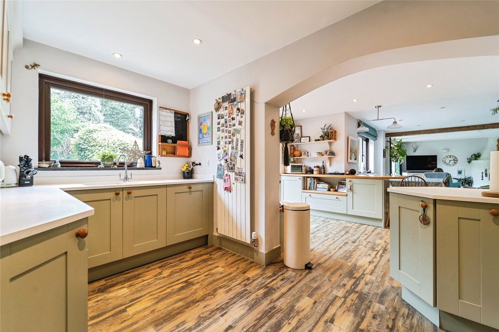 Property photo 2 of 29 Picture No. 85