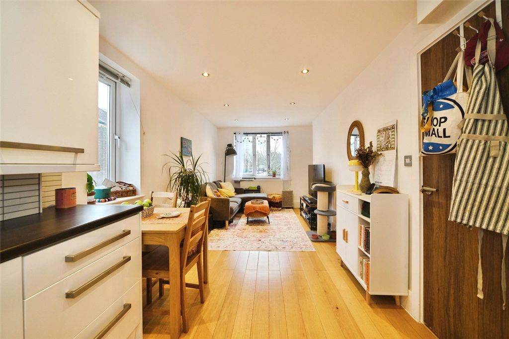 Property photo 2 of 34 Picture No. 29