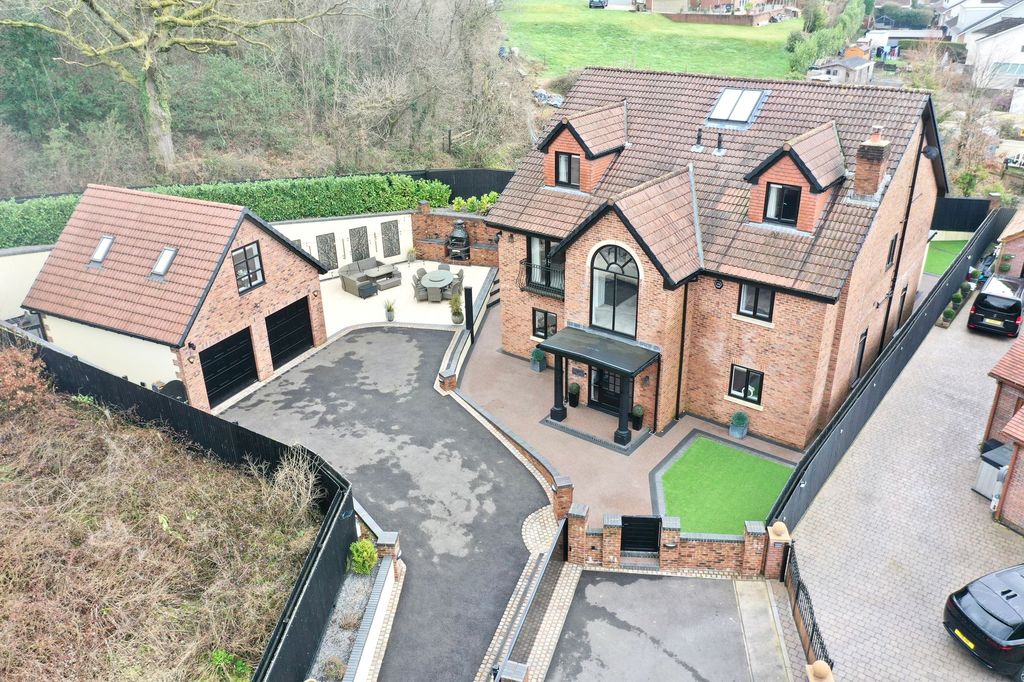 Property photo 1 of 75