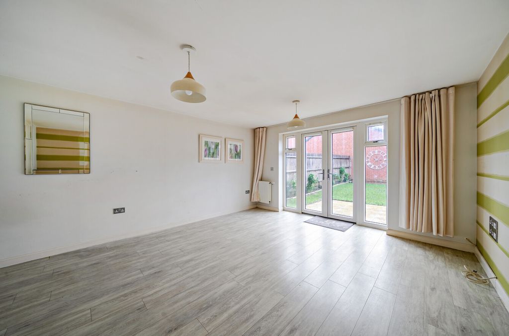 Property photo 3 of 16 1405350-11-698B09...