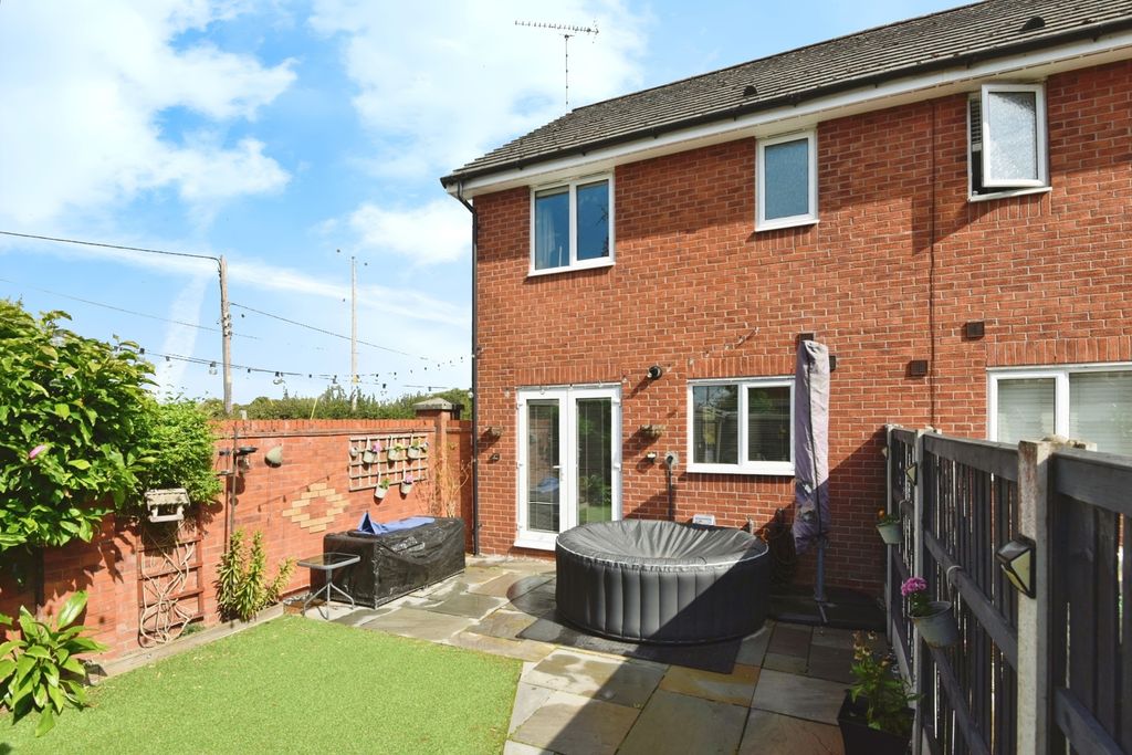 Property photo 2 of 17 Photo