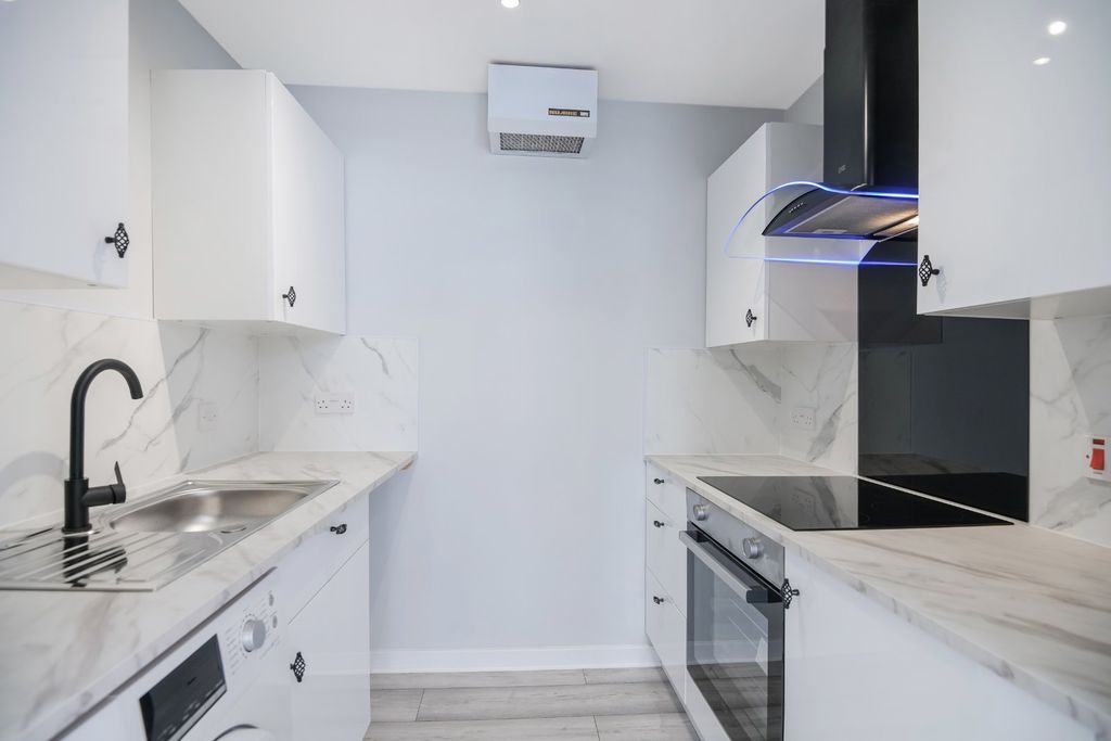 Property photo 3 of 12 Kitchen