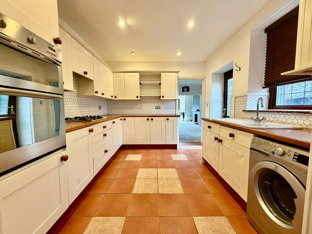 Property photo 3 of 44