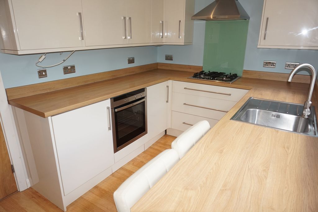 Property photo 2 of 10 Kitchen