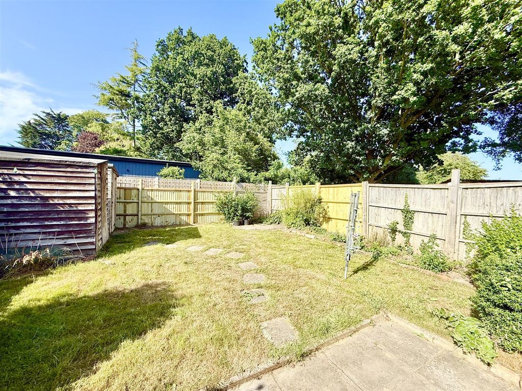 Property photo 2 of 11 Garden