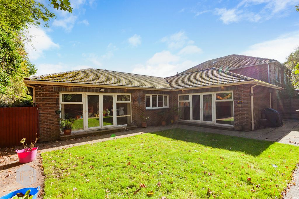 Property photo 1 of 39 Picture No. 27