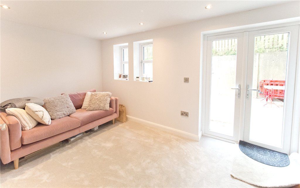 Property photo 3 of 18 Picture No. 02