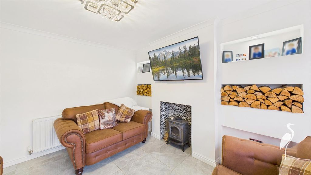 Property photo 3 of 22 Lounge