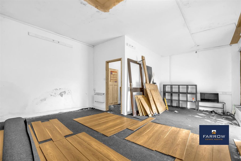 Property photo 3 of 9 Retail Space